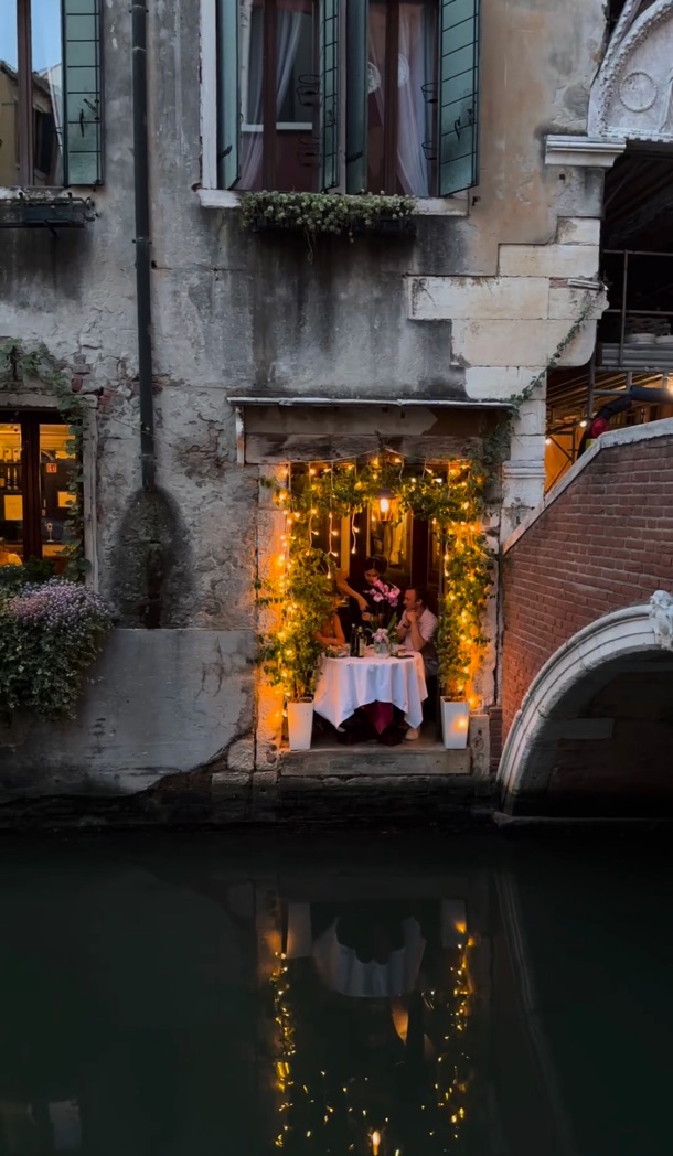 The most romantic spot in Venice ✨🥀
